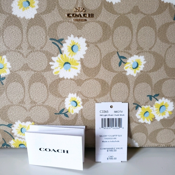 ❗SOLD❗❤Coach Laptop Sleeve in Signature Canvas - Picture 13 of 15